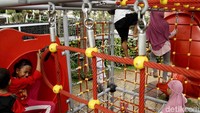 Tersedia pula taman bermain untuk anak-anak sehingga saat berkunjung ke pameran tersebut anak-anak tidak akan bosan.