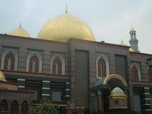 13 Tempat Wisata Depok yang Populer, Ada Taman Bermain hingga Studio Alam