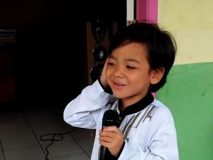 Pintarnya Anak-anak Ini Saat Kumandangkan Azan