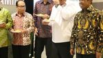 Mundur Jadi Mensos, Intip Yuk Gaya Makan Idrus Marham