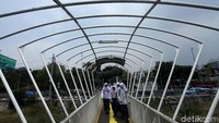 JPO Jayakarta ini menghubungkan Manggarai  dengan Menteng Jakarta Pusat.