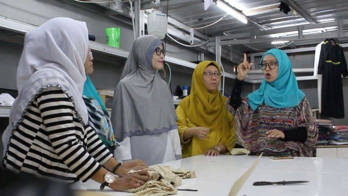 Ada Penjahit Tunarungu Indonesia di Balik Busana Berkelas Internasional