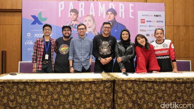 Kotak Jadi Permohonan Maaf untuk Para Penonton Paramore