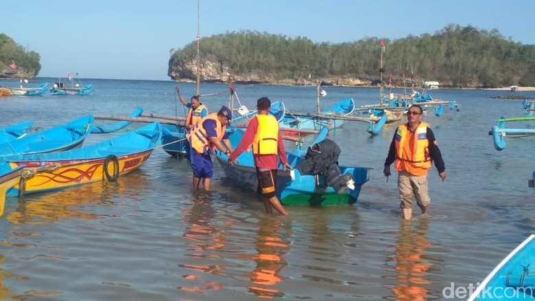 Nelayan Pencari Gurita Hilang Tersapu Ombak Di Pantai Pacitan