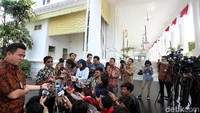 Alasannya adalah kasus hukum dugaan korupsi PLTU Riau-1 dengan tersangka politikus Golkar, Eni Saragih. Idrus beberapa kali dipanggil sebagai saksi dalam kasus itu.