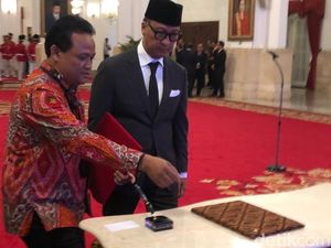 Pelantikan Mensos, Airlangga Antar Agus Gumiwang ke Istana