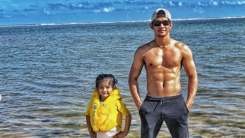 Bun, Tak Perlu Cemburu Bila Anak Nempel Terus dengan Ayahnya Ya (Foto: instagram) Bun, Tak Perlu Cemburu Bila Anak Nempel Terus dengan Ayahnya Ya (Foto: instagram)