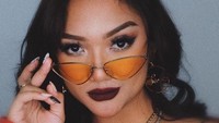  Marion Jola kerap dapat tanggapan negatif soal penampilannya itu. Namun kali ini, ia melakukan pemotretan dengan fotografer terkenal, Fandy Susanto. Foto: Dok. Instagram/ Marion Jola