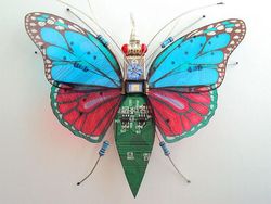 Keren! Ketika Limbah Komputer Disulap Jadi Serangga Cantik