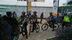 Melihat Polisi Berpatroli Naik Sepeda di Wisma Atlet Asian Games