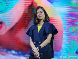 Pengalaman Pertama Dian Sastro Main Film Sekaligus Jadi Produser
