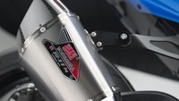 Para pecinta sepeda motor tersebut juga akan mendapat knalpot Yoshimura R11 SQ serta berbagai parts balap original Suzuki. Seperti hand guard, jack stand, pelindung tangki, dan tutup tangki balap. Foto: Pool (Visordown)