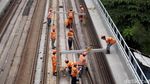 Rel LRT Jabodebek Dipasang, Ini Lho Penampakannya
