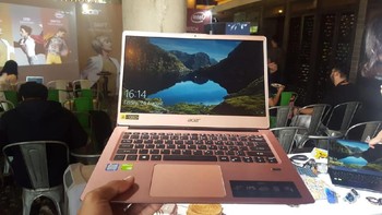 Acer melengkapi kedatangan varian laptop tipisnya di Indonesia dengan memperkenalkan Swift 3 yang dibanderol Rp 6 jutaan. Foto: detikINET/Muhamad Imron Rosyadi