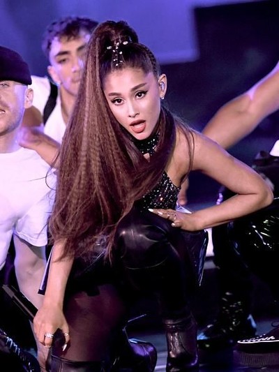 Penampilan Ariana Grande saat konser. Foto: Getty Images Penampilan Ariana Grande saat konser. Foto: Getty Images