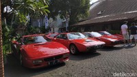 Ferrari Owners Club Indonesia (FOCI) Jakarta ketahuan tengah ngumpul di Edwin Galerry I Kemang Raya, Jakarta Selatan (25/8/2018). Namun dalam acara kali ini hanya diikuti mobil-mobil classic cantik besutan Ferrari. Foto: Ridwan Arifin/detikOto