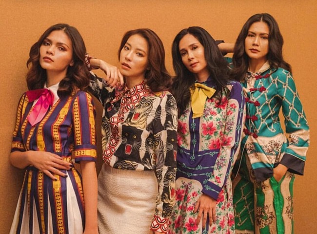 Lihat gaya wanita yang pernah jadi Gadis Sampul tersebut saat bersanding dengan para model kenamaan. Foto: Instagram @loemongga