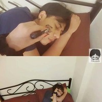 Pengorbanan seorang jomblo agar tak terlihat kesepian di media sosial. Foto seperti ini pun butuh keahlian khusus. Bisa melakukannya? Foto: IndecisiveSlacker/imgur