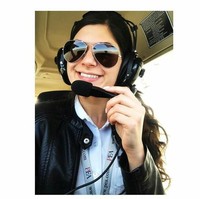 Pada industri penerbangan, pilot memang didominasi oleh pria. Kaum wanita hanya lima persen paling banyak yang berprofesi sebagai pilot. Salah satunya adalah Dilan. Foto: Instagram Dilan Cucuzza