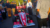 Bimasakti Racing Team UGM siap berlaga di Jepang dalam Formula Student SAE, 4-8 September 2018 mendatang. Mobil formula Bimasakti generasi 7 dengan warna dominan merah ini akan berlaga di kompetisi paling bergengsi di dunia bidang otomotif tingkat mahasiswa. Foto: Hanifah Ludfiana/detikOto