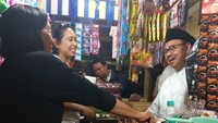 Berkunjung ke salah satu pasar tradisional di Semarang, Sudirman sempat menyapa para pedagang di sana. Lengkap bertanya tentang harga pangan, seperti beras. Foto: Instagram @sudirmansa1d