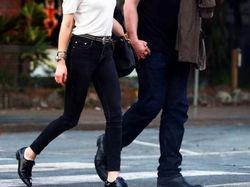 Para Wanita Seksi yang Menaklukkan Elon Musk