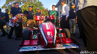 Menurut Fajar prestasi Bimasakti pada tiga tahun terakhir ini terus menunjukkan peningkatan. Pada Student Formula Japan 2016, Bimasakti berhasil meraih Highest Rank from Southeast Asia yaitu peringkat 26 serta 3rd Place ICV (Internal Combustion) Efficiency Category. Sedangkan pada tahun 2017, Bimasakti berhasil menjadi 2nd Best Design in Southeast Asia serta Top 5 Business Presentation. Foto: Hanifah Ludfiana/detikOto