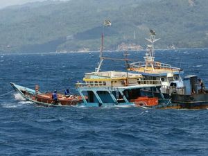 Kapal Maling Ikan Ditenggelamkan, Kalau Kapal Buang Sampah ke Laut?