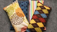 Bantal hangat ini dibuat oleh Kim Lavine. Berkat produk tersebut, dia berhasil mendapatkan hampir seperempat juta dolar dalam 8 minggu pertama. Istimewa/Therichest.