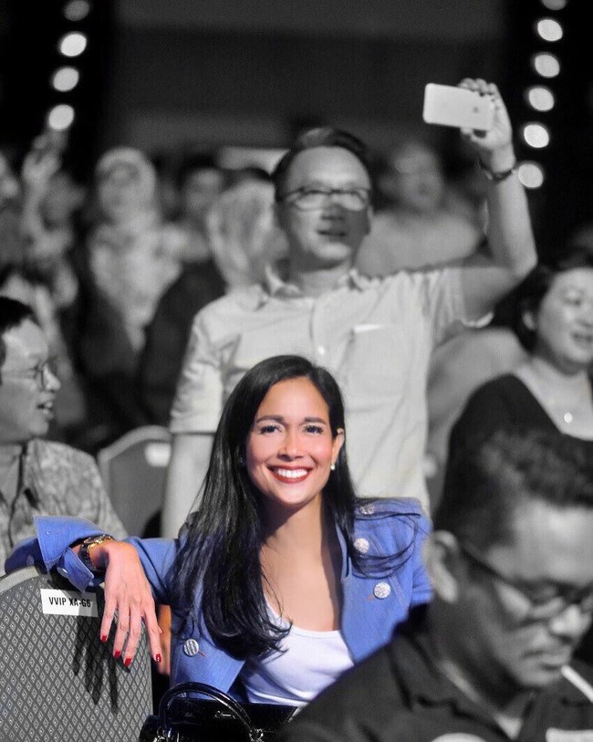 Ia sendiri sudah menikah dengan Agus Gumiwang selama 20 tahun dan telah dikaruniai tiga orang anak lelaki. Foto: Instagram @loemongga