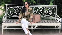 Ia kerap mengunggah foto-foto liburan ke luar negeri di Instagram. Foto: (Instagram/Loemongga Haoemasan)