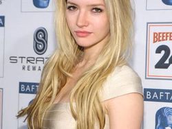 Para Wanita Seksi yang Menaklukkan Elon Musk