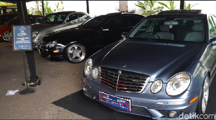 Mobil Eropa yang Nongkrong di TSM Bandung, Keren-keren!