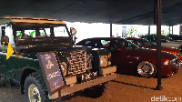 Kita mengusung persaudaraan antara komunitas-komunitas mobil eropa, pengguna dan pecinta. Di sini kumpul 13 komunitas dengan 40 mobil dari berbagai merk dari BMW, Mercy, Fita, Land Rover, VW, ada Porche juga, kata Markom TSM Bandung Adhi Reza disela-sela kegiatan, Jumat (24/8/2018) malam. Foto: Ibnu Munsir/detikOto