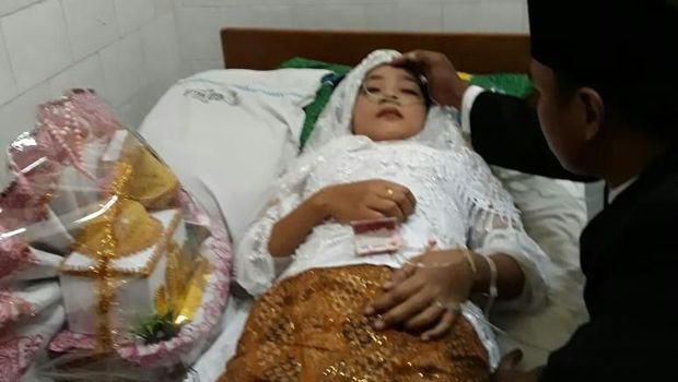 Yudi mengelus kening Ervi yang kini sudah jadi istrinya