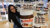 Wah, nutellanya berukuran jumbo! Semua orang ternyata sangat menyukai selai cokelat hazelnut ini. Begitupun Audrey Teguh. Foto: Instagram audreyteguh