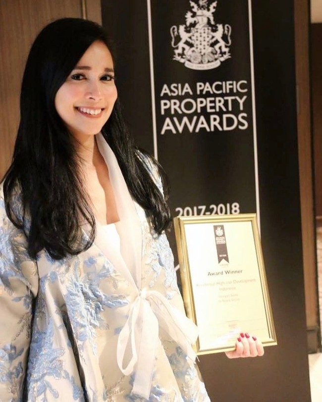 Ia pun masuk sebagai 100 Business Women of The Year SWA Magazine 2016 hingga Most Inspiring Women Forbes Indonesia 2016. Foto: Instagram @loemongga