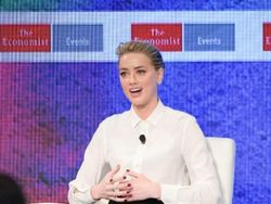 Para Wanita Seksi yang Menaklukkan Elon Musk