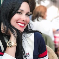 Minum jus seledri setiap pagi satu gelas (membuat) kulit jadi bagus, Saya juga punya masalah maag dan asam lambung sudah hilang. (Minum jus seledri) enam bulan terakhir. Dulu kulit saya kering banget sekarang menjadi moist. Minumnya saat perut kosong setengah jam kemudian baru makan, ungkap Loemongga. Foto: Instagram @loemongga