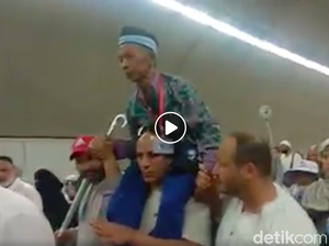 Anak Terharu Lihat Video Viral Ayahnya Digendong Jemaah Haji Suriah