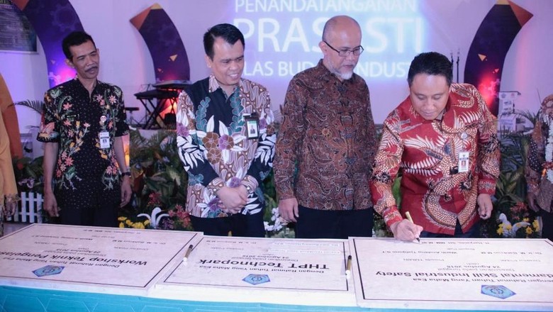Toyota Buka Kelas Industri Otomotif di SMK Tunas Harapan Pati Foto: dok. Toyota Toyota Buka Kelas Industri Otomotif di SMK Tunas Harapan Pati Foto: dok. Toyota