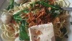 Sarapan Mie Kuah Cakalang yang Pedas Biar Makin Semangat