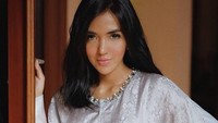 Kabar pertunungan keduanya tersebar di akun gosip. Foto: (Instagram/Anastasia Herzigova)