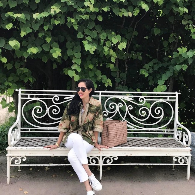 Cantik, pintar dan aktif berbisnis, Loemongga kerap didaulat mengisi majalah gaya hidup. Foto: Instagram @loemongga