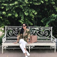 Cantik, pintar dan aktif berbisnis, Loemongga kerap didaulat mengisi majalah gaya hidup. Foto: Instagram @loemongga