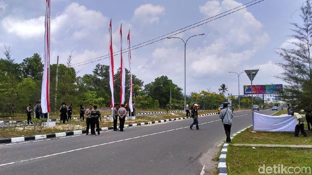 Polisi bersiaga di demo tolak Ratna Sarumpaet-Rocky Gerung.