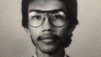Ini foto awal Presiden Jokowi kala muda. Seniman yang berdomisili di Yogyakarta itu menemukan foto orang nomor satu di Indonesia itu dari internet yang beredar. Foto: (dok.istimewa/agan harahap)