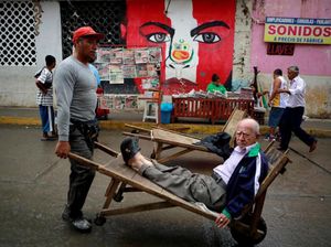 Krisis Makin Parah, Warga Ramai-ramai Kabur dari Venezuela