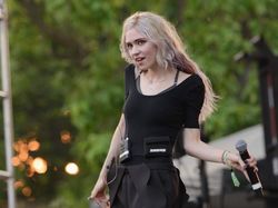 Para Wanita Seksi yang Menaklukkan Elon Musk