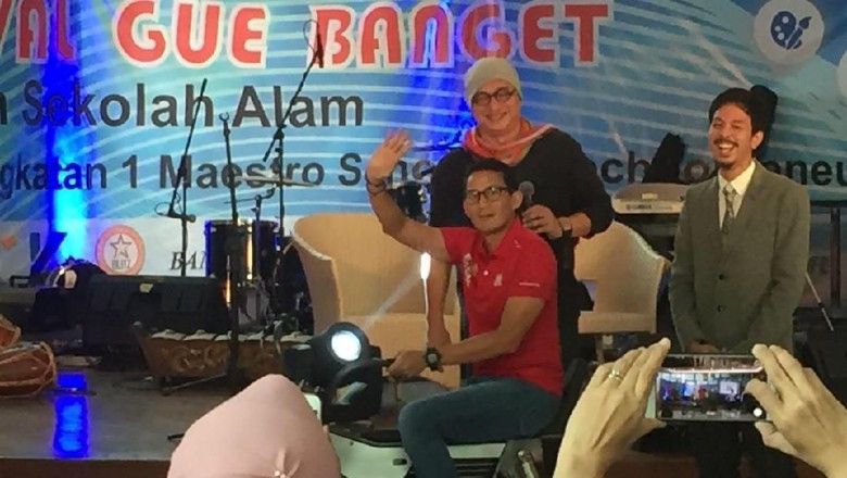 Begini Aksi Sandiaga Jajal Sepeda Listrik Begini Aksi Sandiaga Jajal Sepeda Listrik